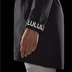 Lululemon Athletica Rain Rebel Jacket in Black Size 2